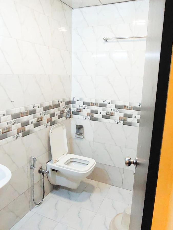 Hotel Golden Galaxy - Santacruz East มุมไบ ภายนอก รูปภาพ