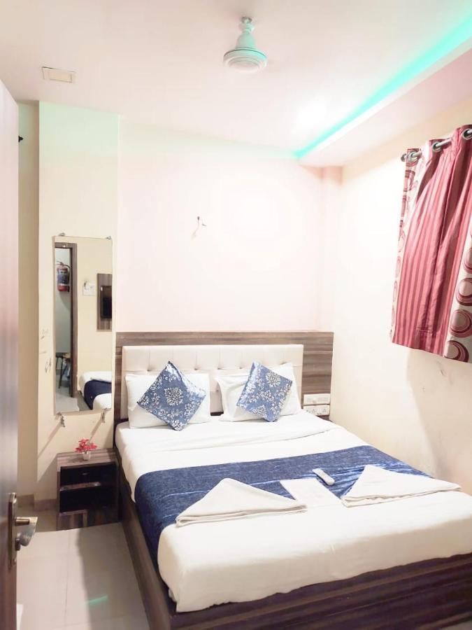 Hotel Golden Galaxy - Santacruz East มุมไบ ภายนอก รูปภาพ