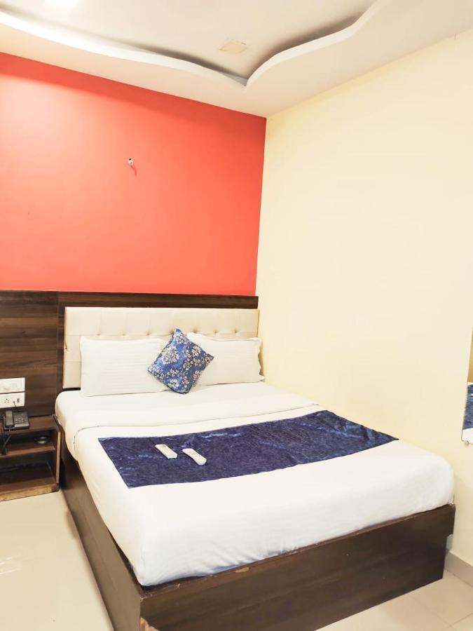Hotel Golden Galaxy - Santacruz East มุมไบ ภายนอก รูปภาพ