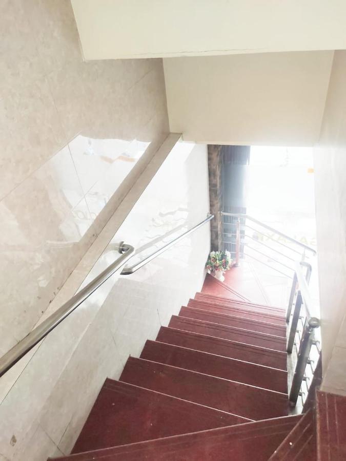 Hotel Golden Galaxy - Santacruz East มุมไบ ภายนอก รูปภาพ