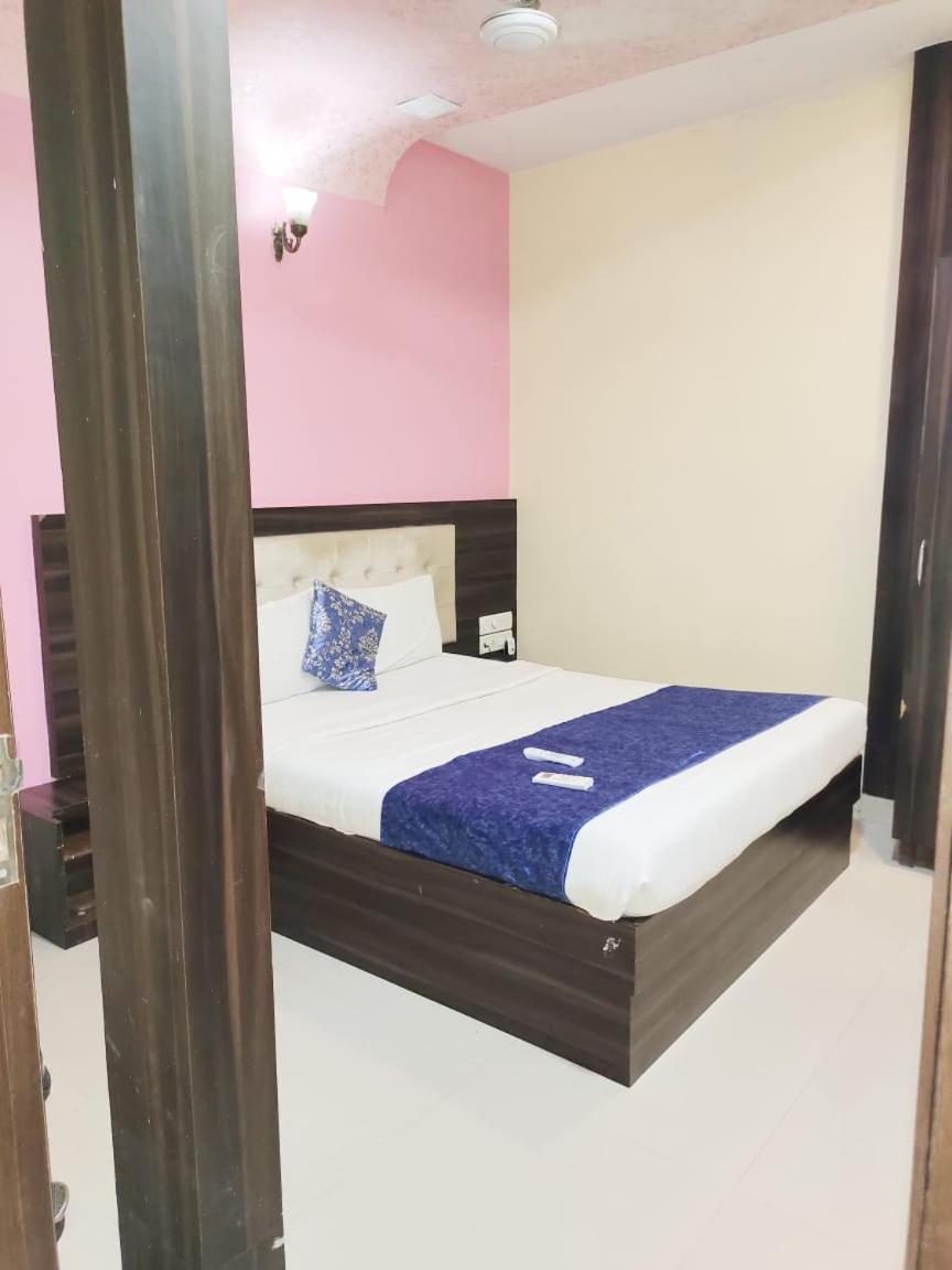 Hotel Golden Galaxy - Santacruz East มุมไบ ภายนอก รูปภาพ
